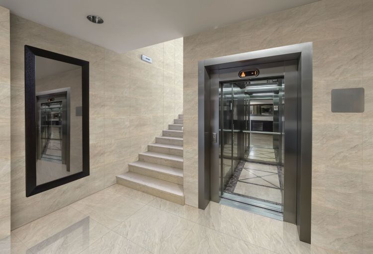 Malaysia AMZN  TRAV. Grey  Polished 24 x 48